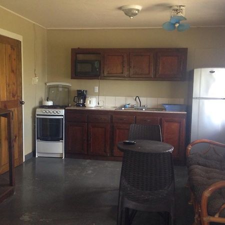 Cooper'S Inn Utila Eksteriør bilde