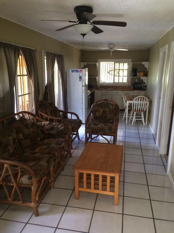 Cooper'S Inn Utila Eksteriør bilde